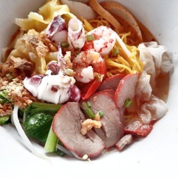 บะหมี่เกี๊ยวต้มยำทะเลน้ำ (น้ำ)