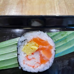 ฟูโตมากิแซลมอน