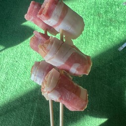 เบคอนพันไส้กรอก