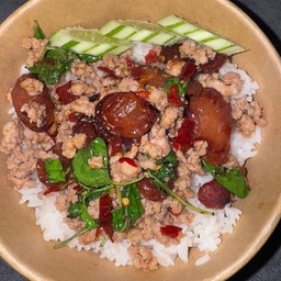 ข้าวกะเพราหมูสับ + กุนเชียง