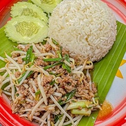 ข้าวผัดถั่วงอกหมูสับ