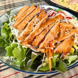 สลัดอกไก่หมักนุ่ม