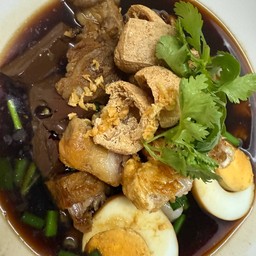 ก๋วยจั๊บกากหมู