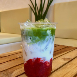 มัทฉะสตรอว์เบอร์รี่