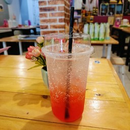 สตอเบอรี่โซดา