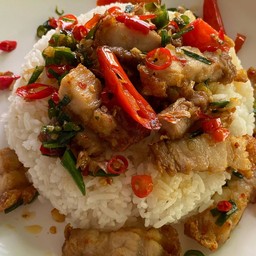 หมูกรอบจัดจ้าน