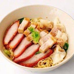 ก๋วยเตี๋ยว เกี๊ยว+หมูแดง+หมูกรอบ