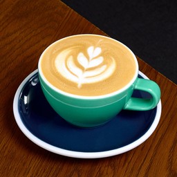 Latte (กาแฟลาเต้ร้อน)