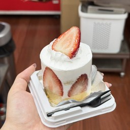 มินิสตอเบอรี่ช็อตเค้ก Mini strawberry short cake