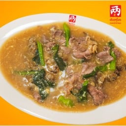 เส้นใหญ่ผัด เนื้อหมัก น้ำไทย