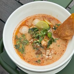 ก๋วยเตี๋ยวต้มยำจั้มโบ้ (น้ำข้น)