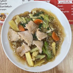 เส้นใหญ่ราดหน้าหมูหมัก