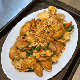 หอยลายผัดพริกเผาโหระพา