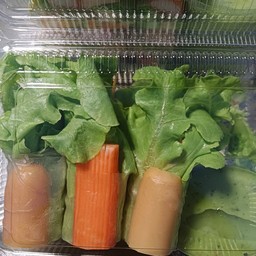 สลัดโรลปูอัด+ไส้กรอก