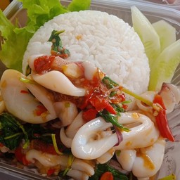 กระเพราปลาหมึก