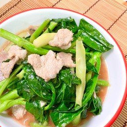 คะน้าผัดน้ำมันหอย ใส่กุ้ง/หมู