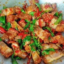 กะเพาหมูกรอบ