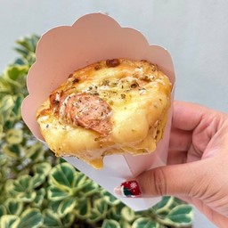 พิซซ่าโคน ไส้กรอกปูอัดชีส