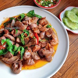 กระเพราเครื่องในไก่