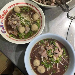 ก๋วยเตี๋ยวโกเด้งหน้าเรือนจำ (เจ้าเก่าหน้าร้านทานตะวัน)
