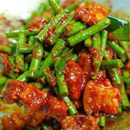 ผัดพริกแกง
