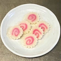 L10 ลูกชิ้นนารูโตะ  6 ชิ้น / နာရူတို6ခု