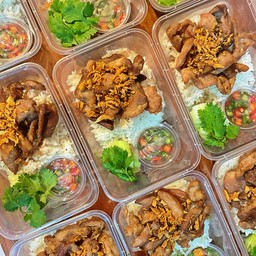 หมูกระเทียม