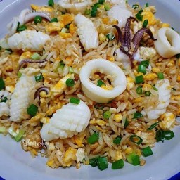 ข้าวผัดหมึก