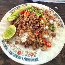 ข้าวหมูสับคั่วน้ำปลา