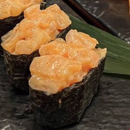 ซูชิแซลมอนซอสไข่กุ้ง