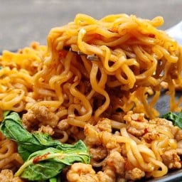 มาม่าผัดกะเพราหมูสับ พรีเมี่ยม