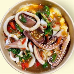 ข้าวกะเพราปลาหมึก