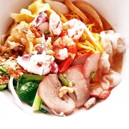 บะหมี่เกี๊ยวเย็นตาโฟต้มยำน้ำ (น้ำ)