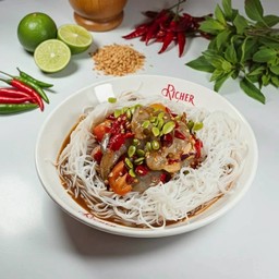 ตำเหลากุ้งสดขนมจีน