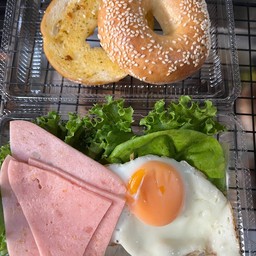 Bagel&brewbyตู้เสบียงเบเกิลแซนวิชและเครื่องดื่มสกัดเย็น