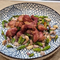 กระดูกแก้วกระเทียมพริกขี้หนู