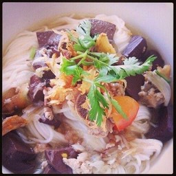 ขนมจีนน้ำใส (น้ำหมู)