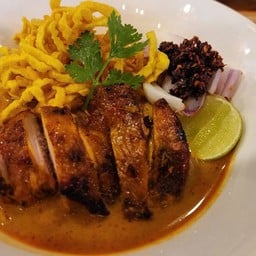 ข้าวซอยไก่อบตะไคร้ ต๊ะต่อนยอน