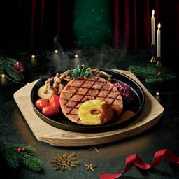 แฮมสเต๊กรมควันเสิร์ฟคู่ซอสเรดไวน์จูส์