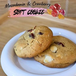Macadamia & Cranberry Soft Cookie
