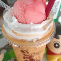 ชาไทย+วีปครีม+ไอศครีม Thai tea + whipped cream + ice cream