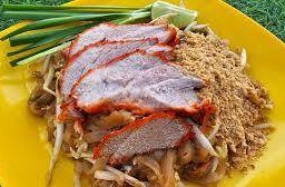 ผัดไทยหมูแดง