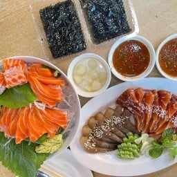 K51 ศูนย์อาหารยูดีทาวน์ฟู้ดเซ็นเตอร์ ดองดีแซ่บเวอร์ (Dong Di Zaab Ver)