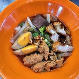 ก๋วยจั๊บ หมูกรอบ(เจ้ตา)