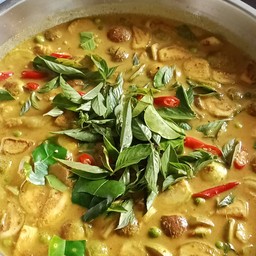 แกงคั่วหมูกับมะเขือ