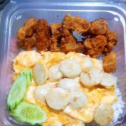 ข้าวไข่ข้นลูกชิ้นหมู+สามชั้นทอดน้ำปลา