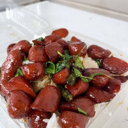 กะเพราฮอตดอกแดง