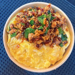 กระเพราเข้าตา-ตลาดใหญ่