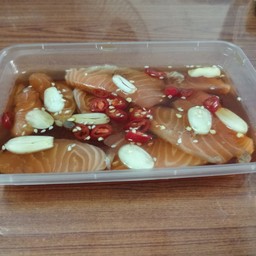 แซลมอนดอง