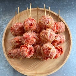 ร้านลูกชิ้นทอดเจ๊น้อย 99 สะพาน 99